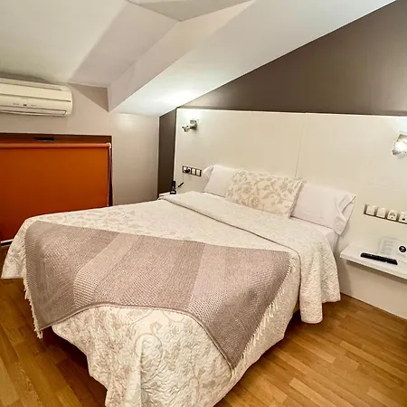 Otel El Acebo Jaca
